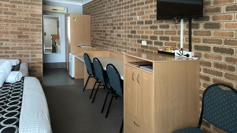 Tenterfield Accommodation Family Room 2 1920x1080