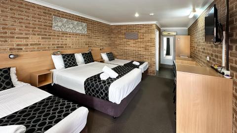 Tenterfield Accommodation Family Room 3 1920x1080