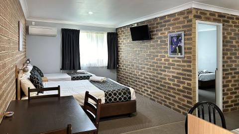 Tenterfield Accommodation Two Bedroom Unit 1 1920x1080