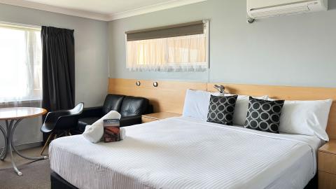 Tenterfield Accommodation Executive King Room 1 1920x1080